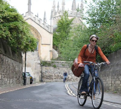 उस कार को रोकें और अधिक महिलाओं के लिए साइकिल चलाने को एक वास्तविक विकल्प बनाने के लिए बाइक के आसपास के शहरों की योजना बनाएं।