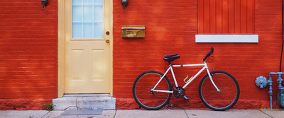 घर या काम पर अपनी साइकिल स्टोर करने के 6 चालाक तरीके
