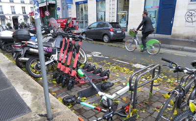 ई-स्कूटर, बाइक और शहरी गतिशीलता: पेरिस की सड़कों से सबक